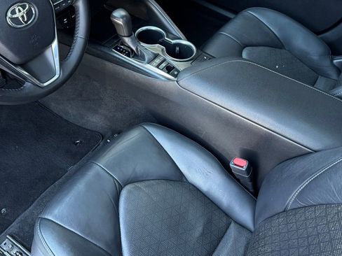 Used 2018 Toyota Camry XSE image 6