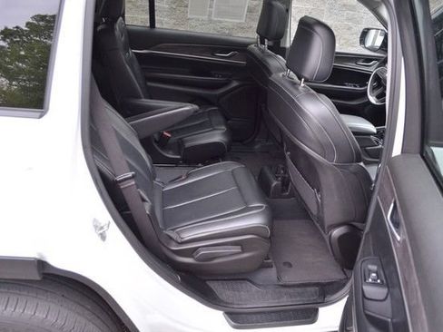Used 2023 Jeep Grand Cherokee L Limited w/ Black Appearance Package AWD/4WD image 36