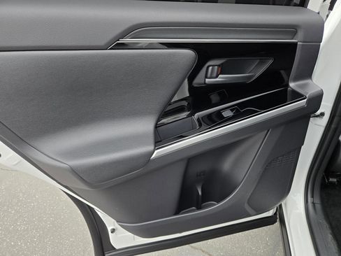 Used 2024 Toyota bZ4X FWD image 23