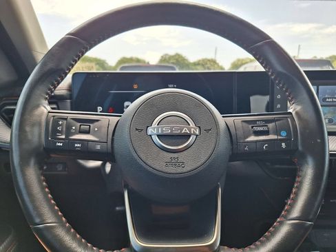 Used 2025 Nissan Kicks SR w/ SR Premium Package FWD image 14