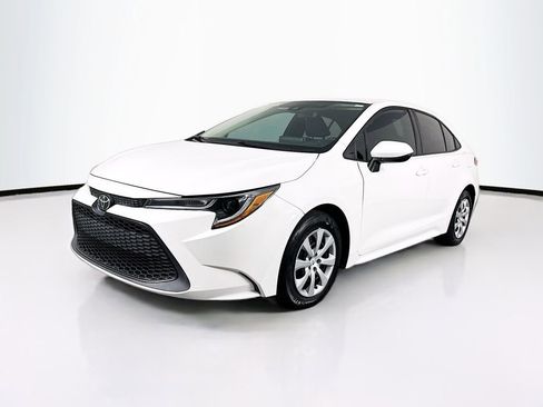Used 2021 Toyota Corolla LE image 3