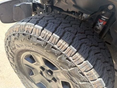 Used 2021 Jeep Gladiator Mojave AWD/4WD image 10