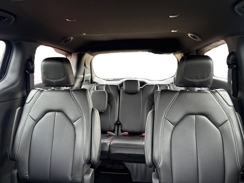 New 2026 Chrysler Pacifica Select image 17