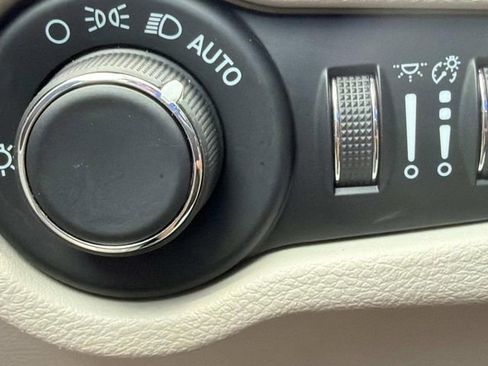 Used 2023 Chrysler Voyager LX FWD image 20