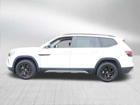 Used 2025 Volkswagen Atlas Peak Edition SE AWD/4WD image 4