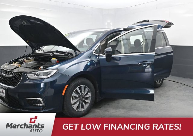 Used 2023 Chrysler Pacifica Touring-L FWD image 46