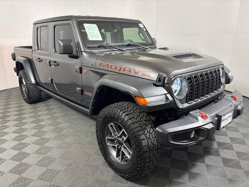 Used 2024 Jeep Gladiator Mojave w/ Convenience Group AWD/4WD image 4