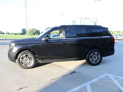Used 2025 Ford Expedition Active AWD/4WD image 4