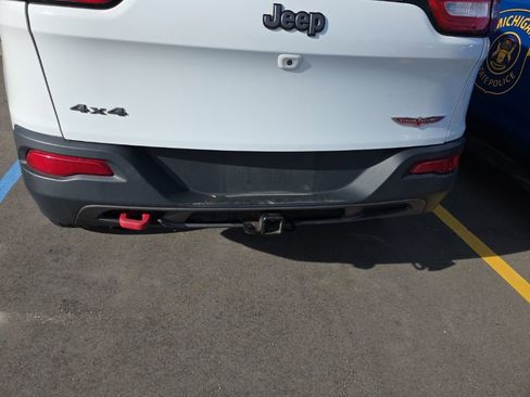 Used 2016 Jeep Cherokee Trailhawk w/ Cold Weather Group image 6