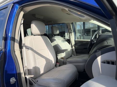 Used 2013 Dodge Grand Caravan SXT image 23