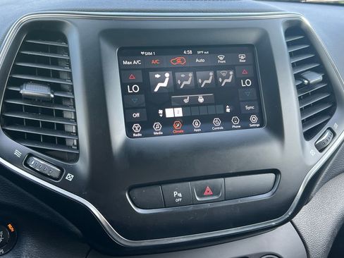 Used 2019 Jeep Cherokee Latitude Plus w/ Comfort/Convenience Group AWD/4WD image 26