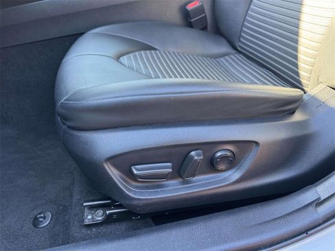 Used 2023 Toyota Camry SE image 18