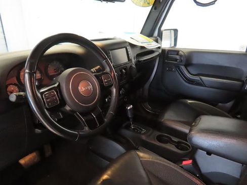 Used 2017 Jeep Wrangler Unlimited Sahara AWD/4WD image 4