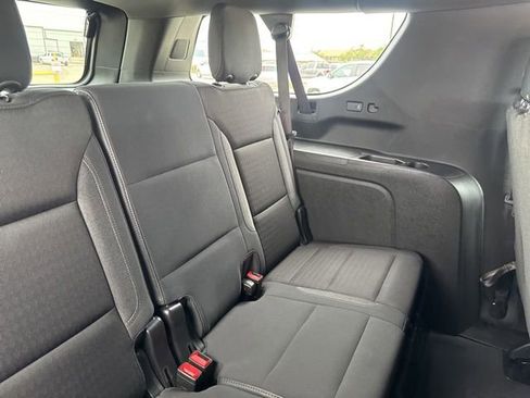 Used 2025 Chevrolet Suburban LS RWD image 20