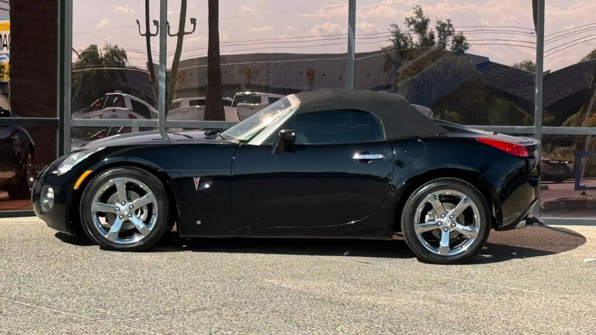 Used 2007 Pontiac Solstice GXP w/ Premium Package RWD image 9