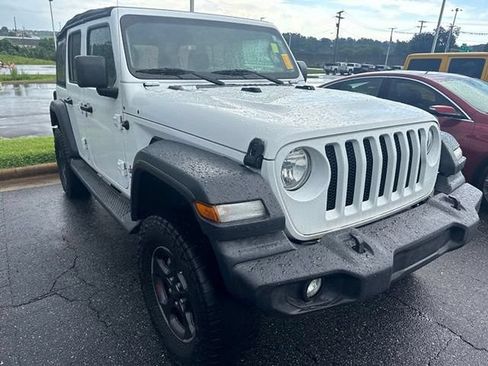 Used 2018 Jeep Wrangler Unlimited Sport S AWD/4WD image 3