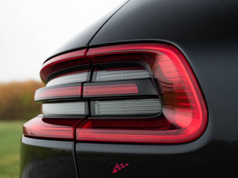 Used 2017 Porsche Macan Turbo image 31