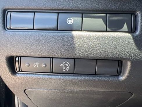 Used 2023 Nissan Rogue SV FWD image 24