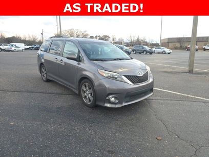 Used 2017 Toyota Sienna SE Premium