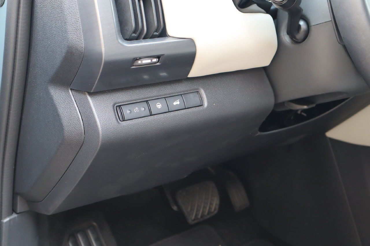 Used 2026 Nissan Pathfinder SL FWD image 24