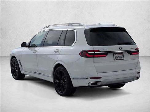 Used 2025 BMW X7 xDrive40i w/ Premium Package AWD/4WD image 8