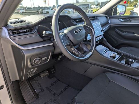 New 2026 Jeep Grand Cherokee Altitude RWD image 17