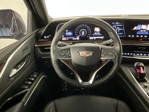 Used 2023 Cadillac Escalade Luxury image 11