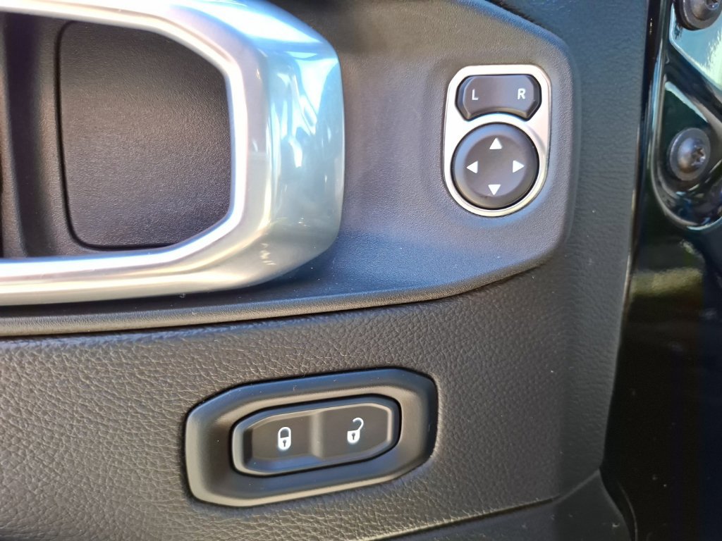Used 2023 Jeep Gladiator Overland AWD/4WD image 12