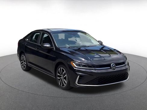 Used 2025 Volkswagen Jetta SE FWD image 3