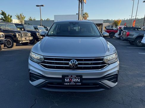 Used 2024 Volkswagen Tiguan SE image 3