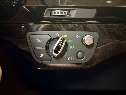 Used 2018 Audi Q7 3.0T Prestige AWD/4WD image 31
