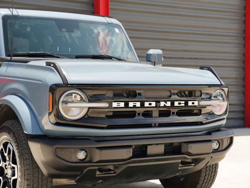 Used 2023 Ford Bronco Outer Banks AWD/4WD image 5