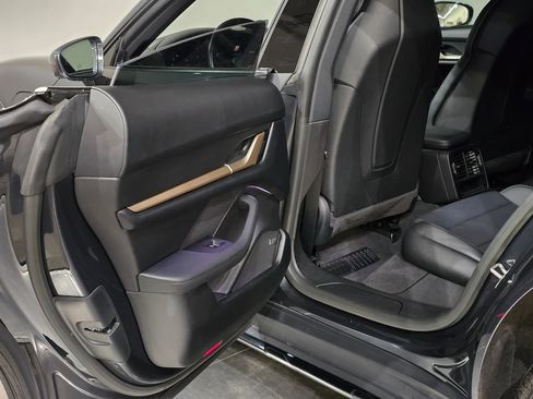 Used 2022 Porsche Taycan 4 Cross Turismo image 30