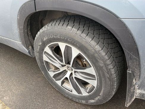 Used 2021 Toyota Highlander XLE image 10