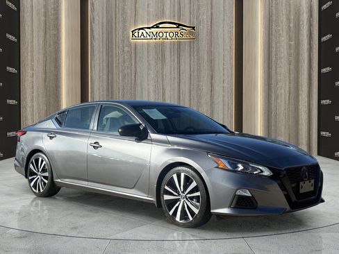 Used 2022 Nissan Altima 2.5 SR image 1