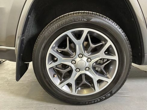 Used 2020 Jeep Grand Cherokee Overland w/ Protech Group AWD/4WD image 9