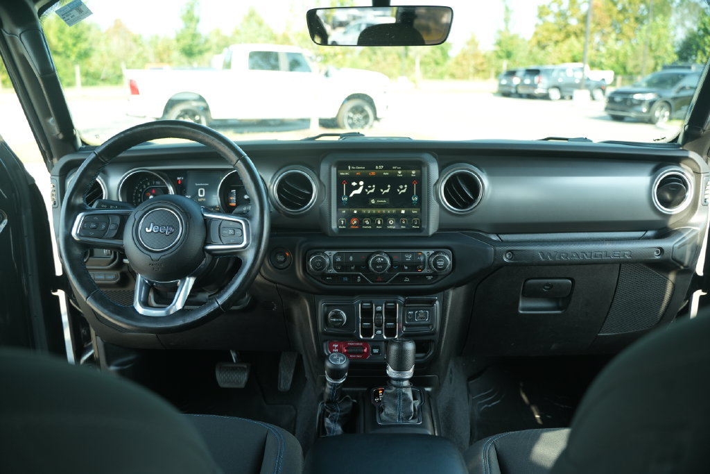 Used 2023 Jeep Wrangler Unlimited Rubicon 4xe w/ Cold Weather Group AWD/4WD image 27