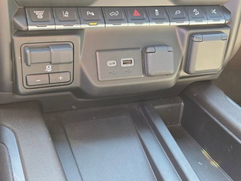 Used 2022 Chevrolet Silverado 2500 LTZ w/ LTZ Plus Package AWD/4WD image 34