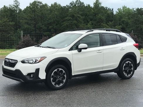 Certified 2022 Subaru Crosstrek 2.0i Premium w/ Moonroof Package AWD/4WD image 1