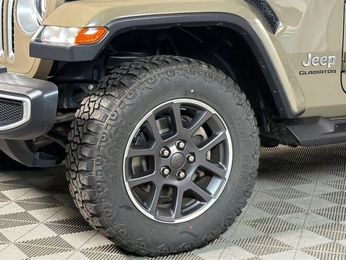Used 2020 Jeep Gladiator Overland image 4