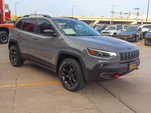 Used 2022 Jeep Cherokee Trailhawk w/ Technology Group B AWD/4WD image 4