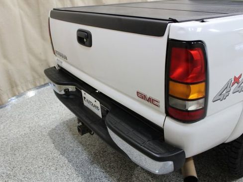 Used 2005 GMC Sierra 2500 SLT w/ Heavy-Duty Power Package image 5