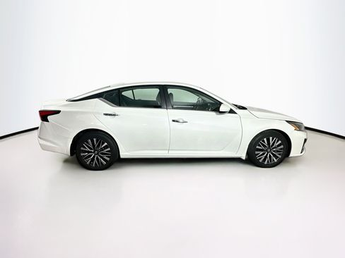 Used 2023 Nissan Altima 2.5 SV FWD image 10