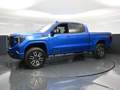 Used 2023 GMC Sierra 1500 AT4 w/ AT4 Premium Package AWD/4WD image 9