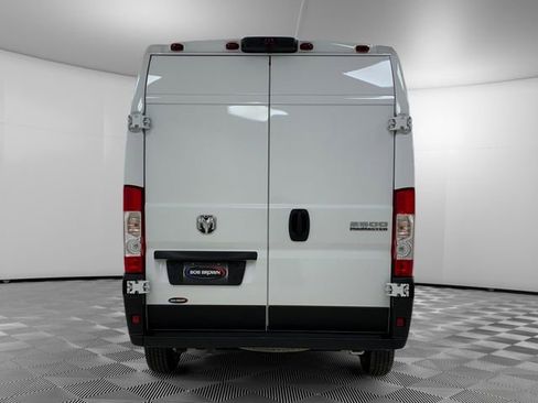 Used 2025 RAM ProMaster 2500 w/ Convenience Group FWD image 3