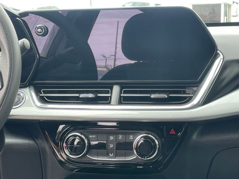 Used 2025 Chevrolet Trax LT image 17