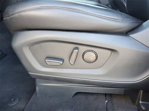 Certified 2022 Ford Explorer XLT w/ Equipment Group 202A image 6