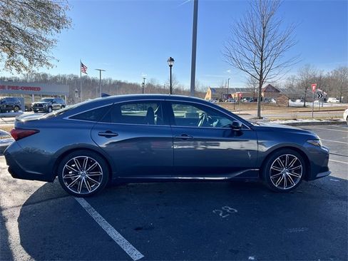 Used 2019 Toyota Avalon XSE w/ All Weather Liner Package image 5