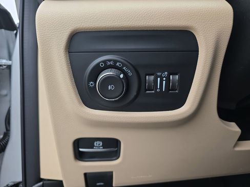 New 2026 Jeep Grand Cherokee Limited w/ Limited Altitude Package AWD/4WD image 24