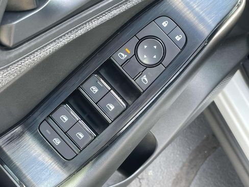 Used 2023 Nissan Rogue S AWD/4WD image 16